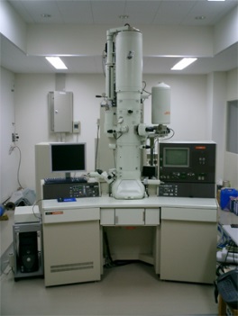 透過型電子顕微鏡(学内共同利用施設)